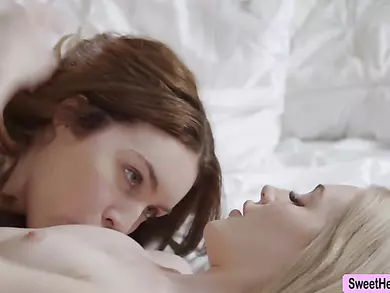 Emma Starletto enjoys having sex with Freya Parkers tongue and hands