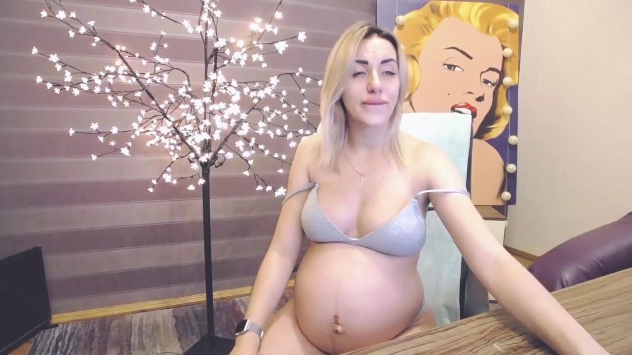 Pregnant blonde on cam earning pocket money