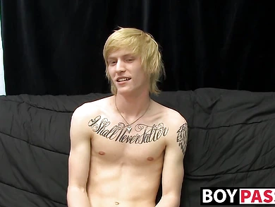 Kinky tattooed twink Dustin jerking off in passionate solo