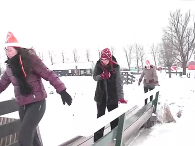 Naked skating girls